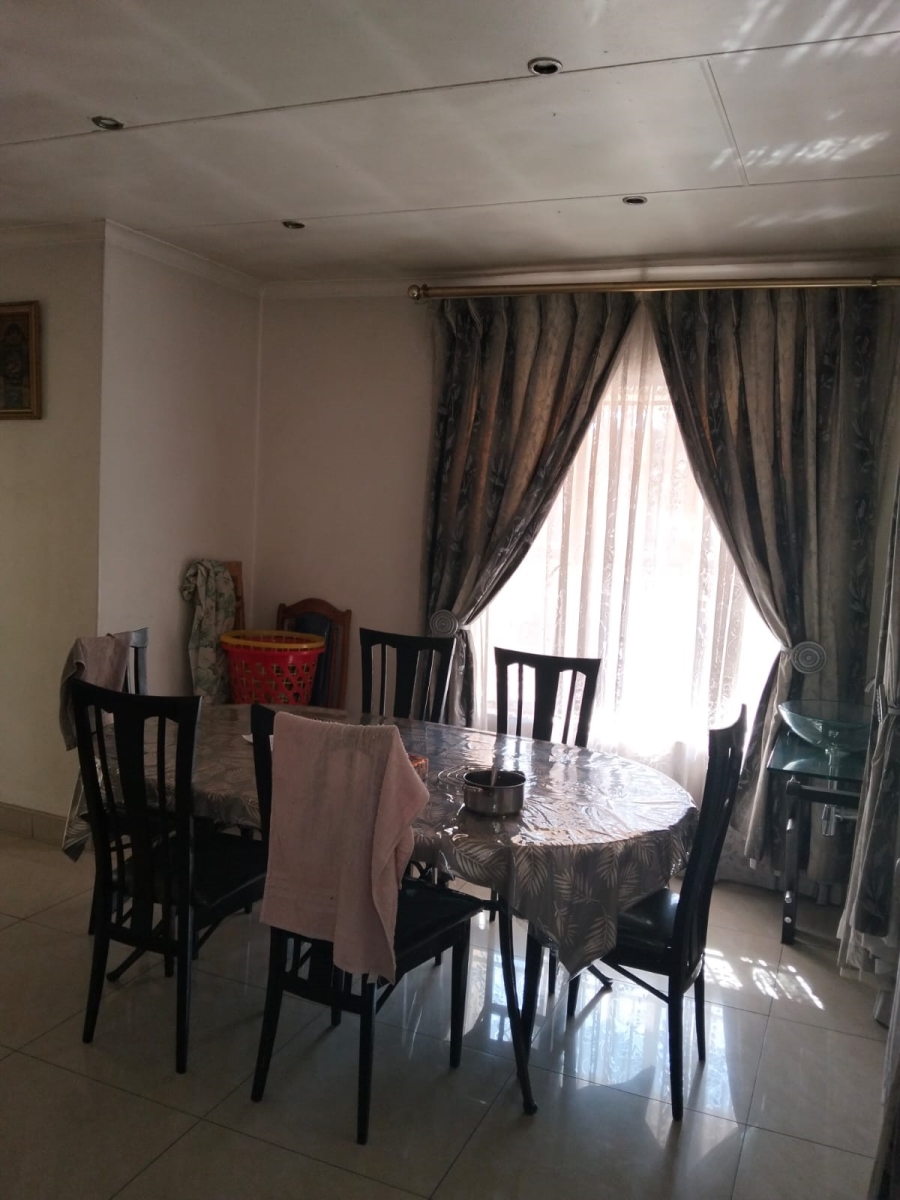 6 Bedroom Property for Sale in Laudium Gauteng
