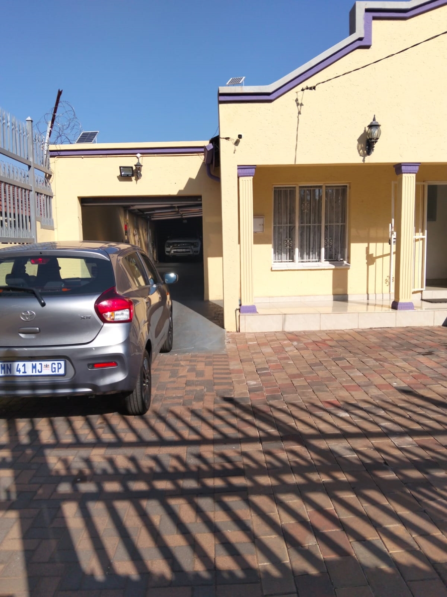 6 Bedroom Property for Sale in Laudium Gauteng