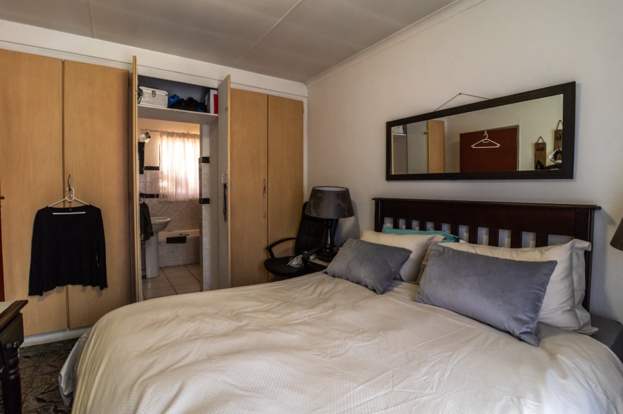 To Let 1 Bedroom Property for Rent in Moregloed Gauteng