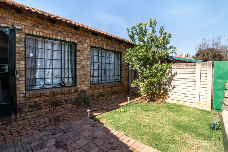 To Let 1 Bedroom Property for Rent in Moregloed Gauteng