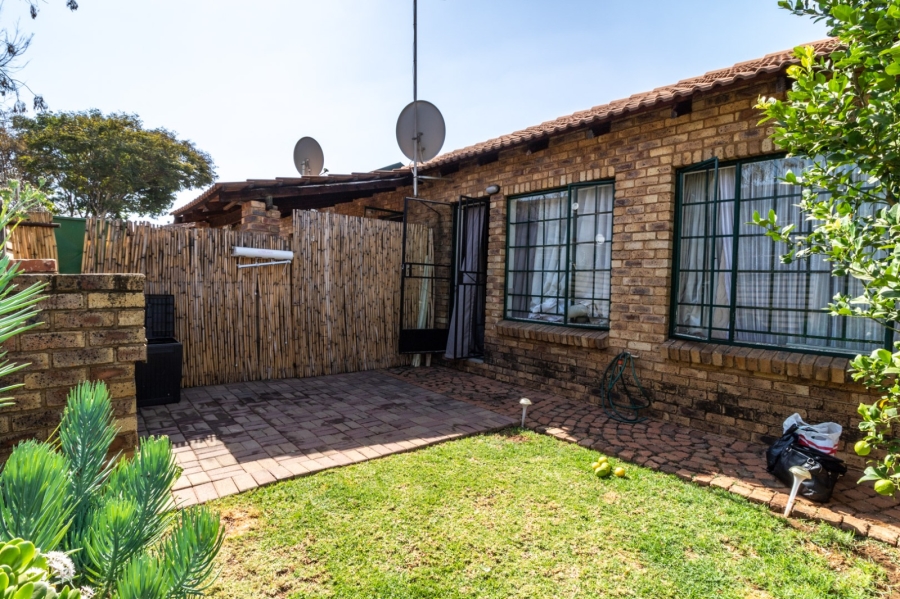 To Let 1 Bedroom Property for Rent in Moregloed Gauteng