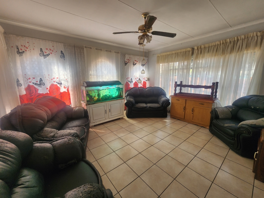 3 Bedroom Property for Sale in Mountain View Gauteng