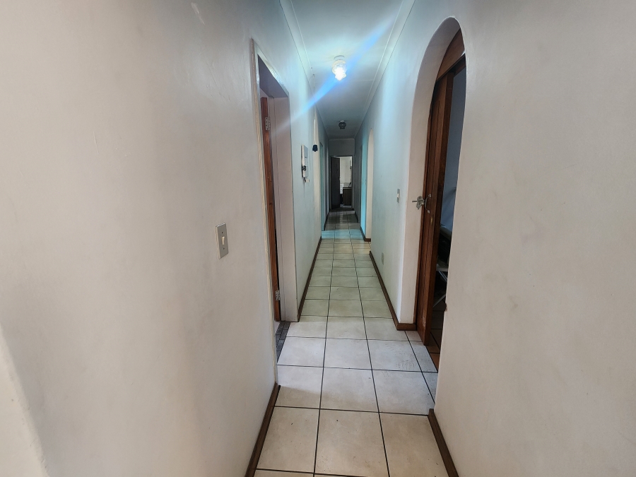 3 Bedroom Property for Sale in Mountain View Gauteng