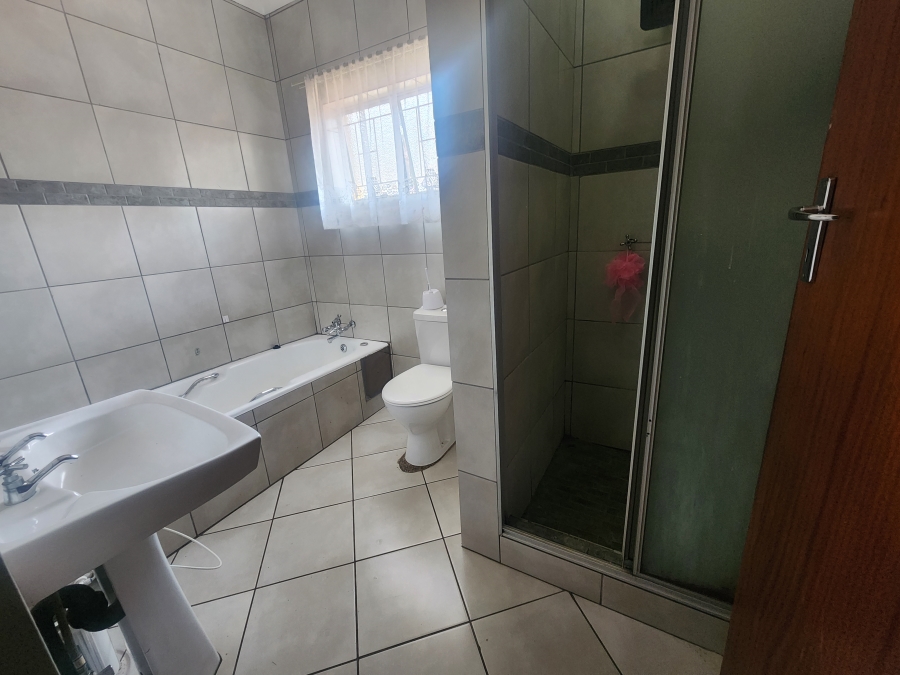 3 Bedroom Property for Sale in Mountain View Gauteng