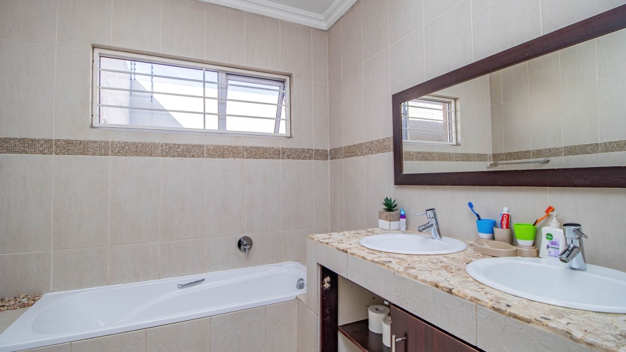 3 Bedroom Property for Sale in Eastleigh Ridge Gauteng