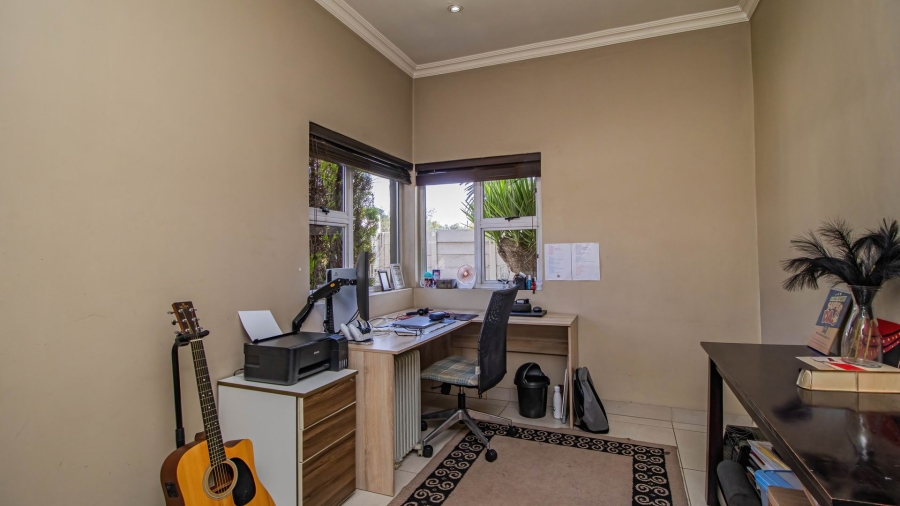 3 Bedroom Property for Sale in Eastleigh Ridge Gauteng