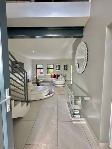4 Bedroom Property for Sale in Crowthorne AH Gauteng
