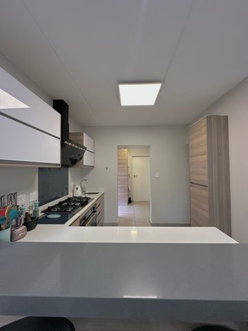 4 Bedroom Property for Sale in Crowthorne AH Gauteng