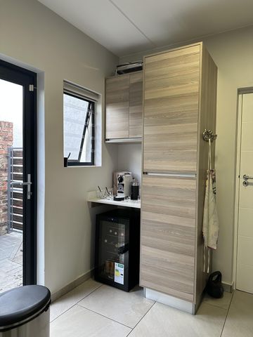 4 Bedroom Property for Sale in Crowthorne AH Gauteng
