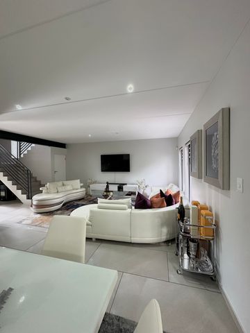 4 Bedroom Property for Sale in Crowthorne AH Gauteng