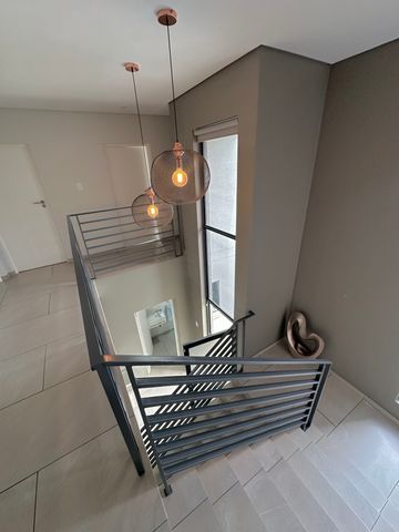 4 Bedroom Property for Sale in Crowthorne AH Gauteng