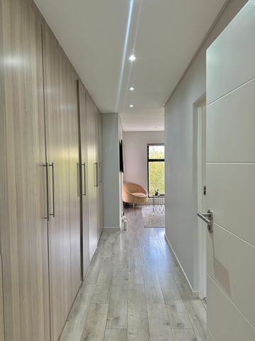 4 Bedroom Property for Sale in Crowthorne AH Gauteng
