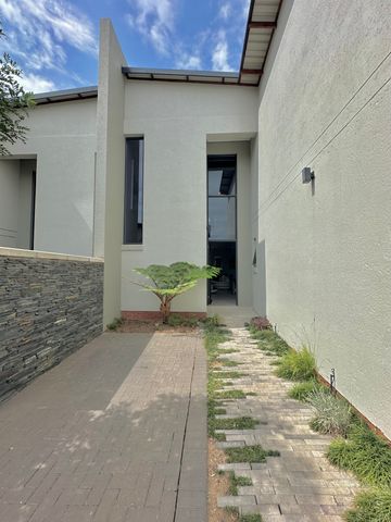 4 Bedroom Property for Sale in Crowthorne AH Gauteng