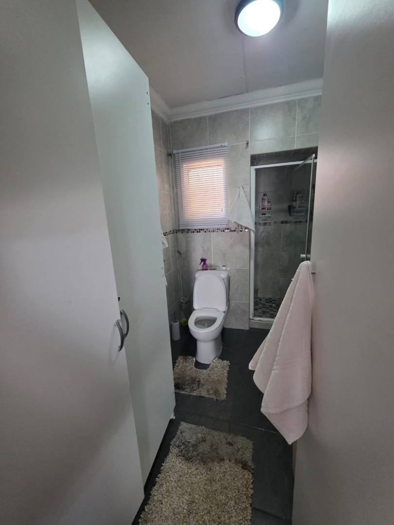 4 Bedroom Property for Sale in Crystal Park Gauteng