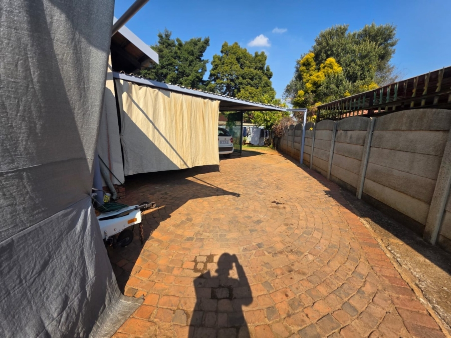 4 Bedroom Property for Sale in Crystal Park Gauteng