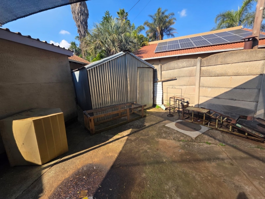 4 Bedroom Property for Sale in Crystal Park Gauteng