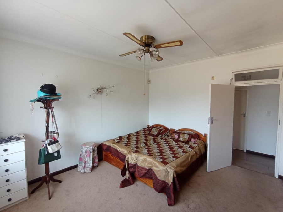 4 Bedroom Property for Sale in Lenasia Gauteng