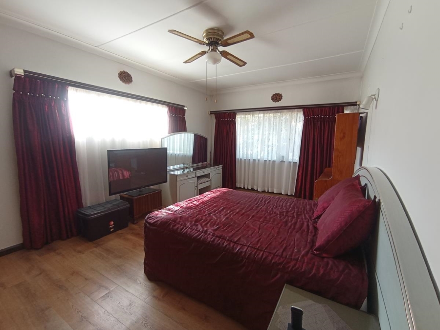 4 Bedroom Property for Sale in Lenasia Gauteng