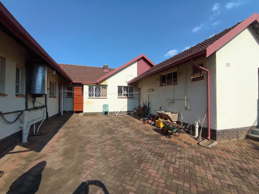 4 Bedroom Property for Sale in Lenasia Gauteng