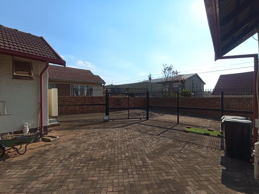4 Bedroom Property for Sale in Lenasia Gauteng