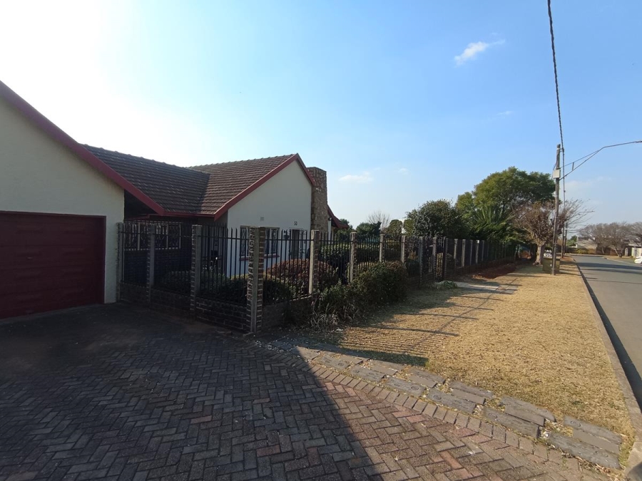 4 Bedroom Property for Sale in Lenasia Gauteng