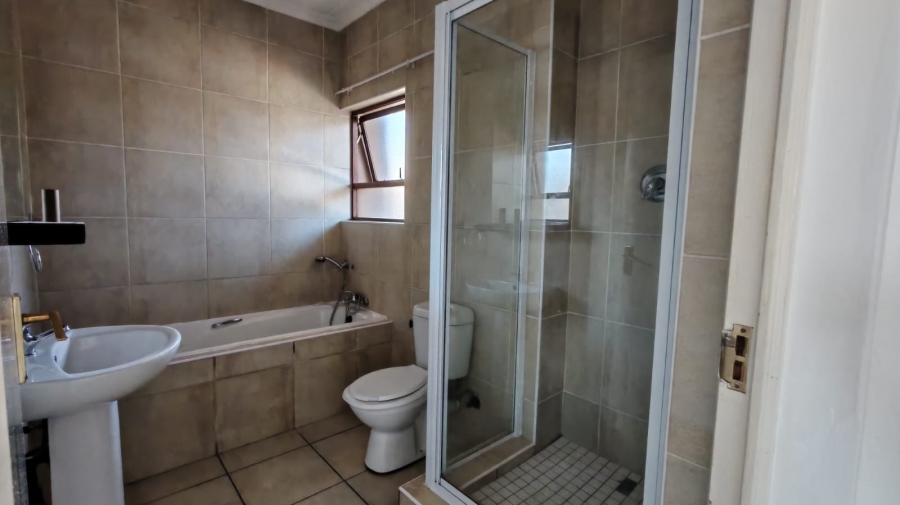 2 Bedroom Property for Sale in Helderwyk Gauteng