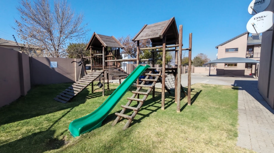 2 Bedroom Property for Sale in Helderwyk Gauteng