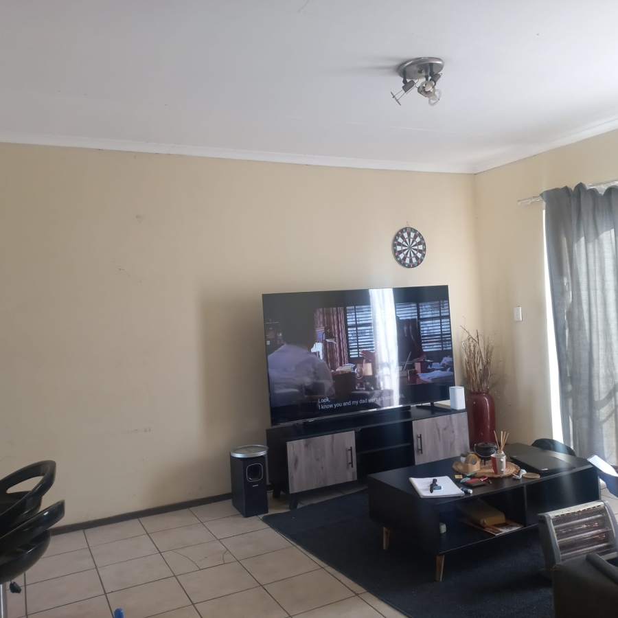 2 Bedroom Property for Sale in Grand Central Gauteng