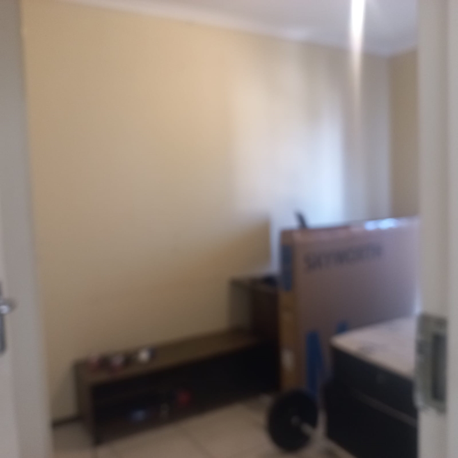 2 Bedroom Property for Sale in Grand Central Gauteng