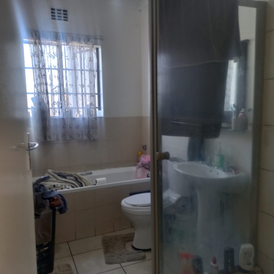2 Bedroom Property for Sale in Grand Central Gauteng