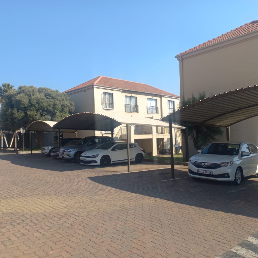 2 Bedroom Property for Sale in Grand Central Gauteng