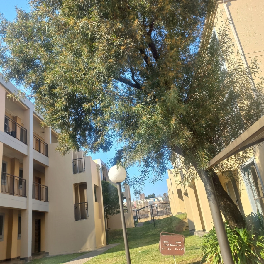 2 Bedroom Property for Sale in Grand Central Gauteng