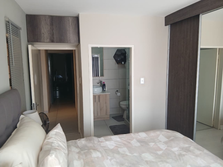 2 Bedroom Property for Sale in Sunnyrock Gauteng