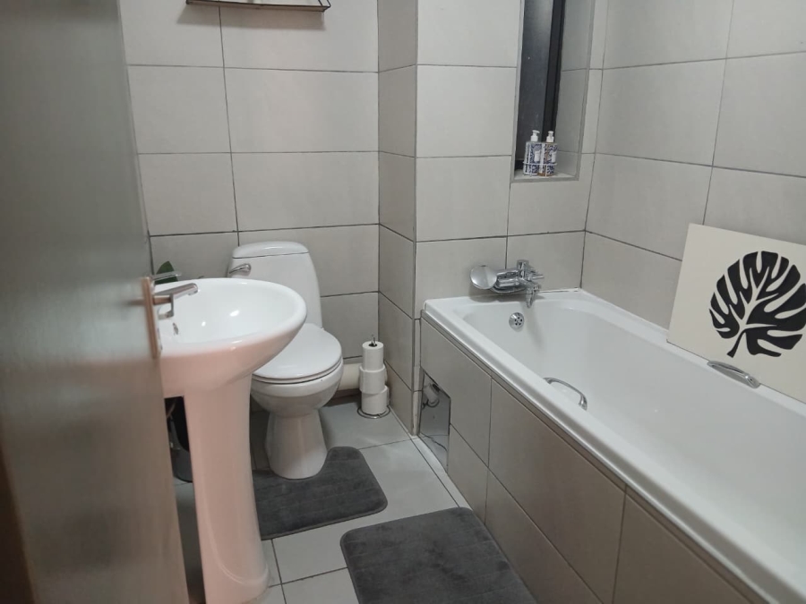 2 Bedroom Property for Sale in Sunnyrock Gauteng