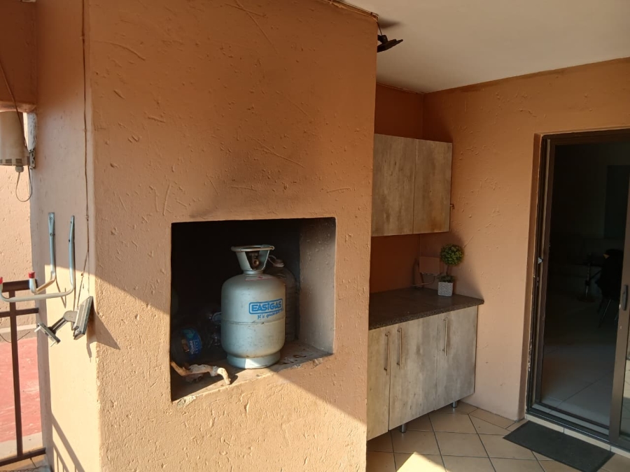2 Bedroom Property for Sale in Sunnyrock Gauteng