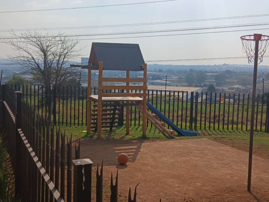 2 Bedroom Property for Sale in Sunnyrock Gauteng