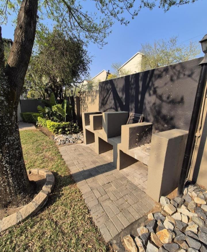 To Let 2 Bedroom Property for Rent in Paulshof Gauteng