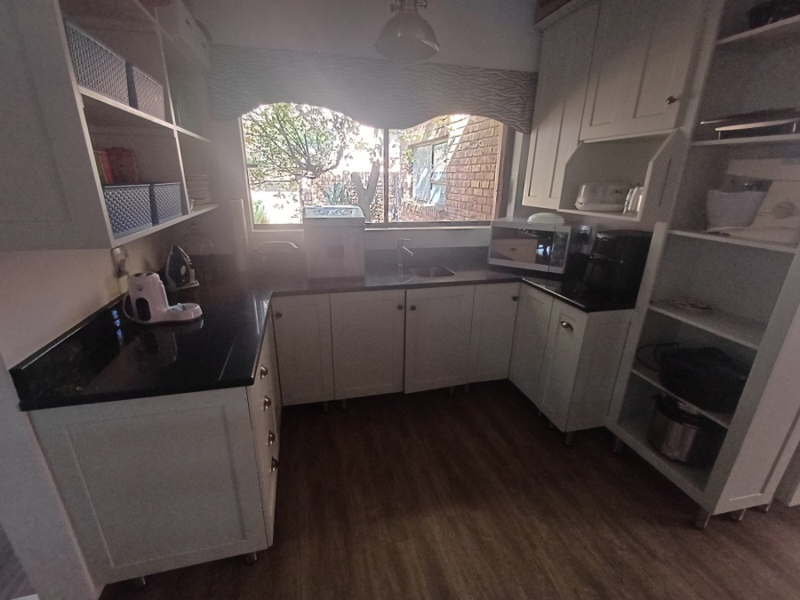 3 Bedroom Property for Sale in Glen Marais Gauteng