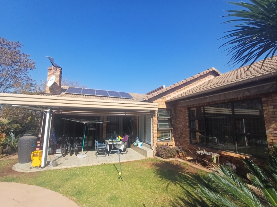 3 Bedroom Property for Sale in Glen Marais Gauteng
