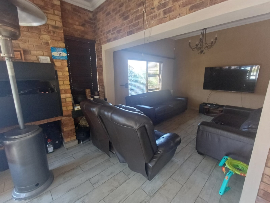 3 Bedroom Property for Sale in Glen Marais Gauteng