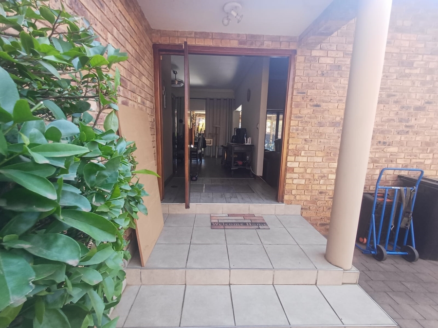 3 Bedroom Property for Sale in Glen Marais Gauteng