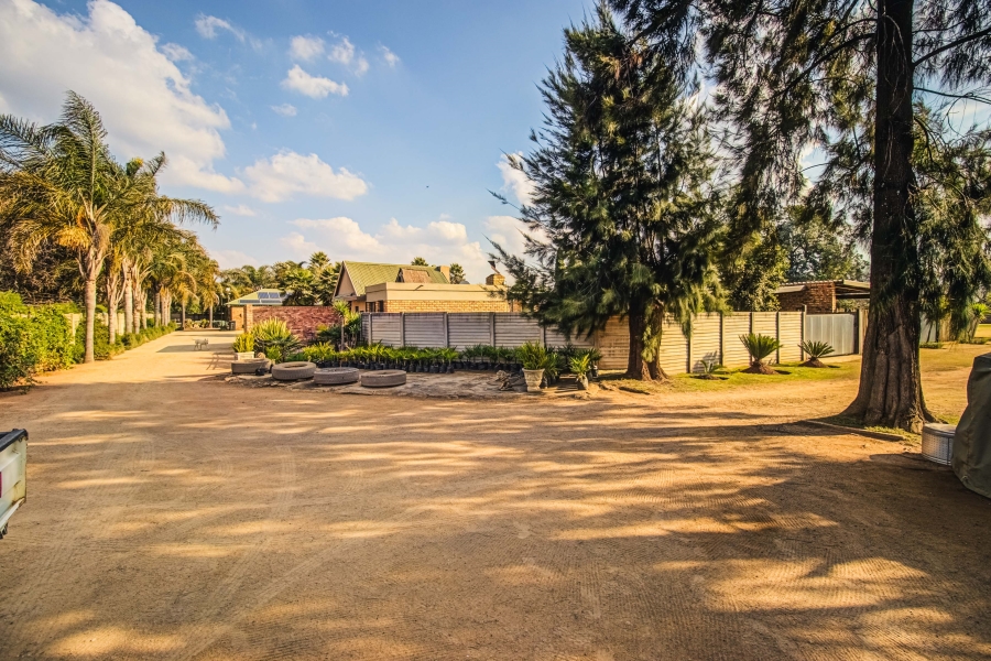 16 Bedroom Property for Sale in Zesfontein A H Gauteng