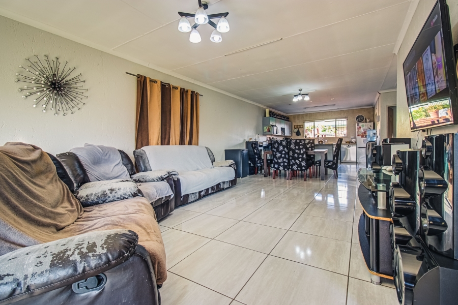 16 Bedroom Property for Sale in Zesfontein A H Gauteng
