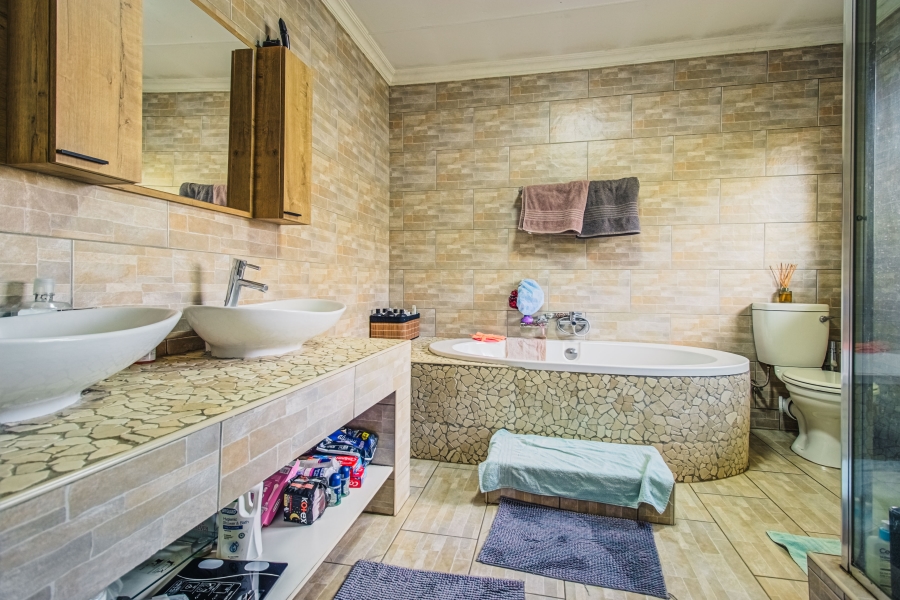 16 Bedroom Property for Sale in Zesfontein A H Gauteng