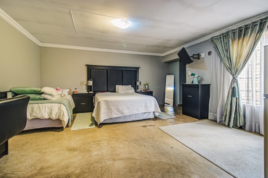 16 Bedroom Property for Sale in Zesfontein A H Gauteng