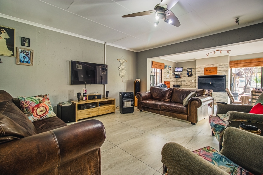 16 Bedroom Property for Sale in Zesfontein A H Gauteng