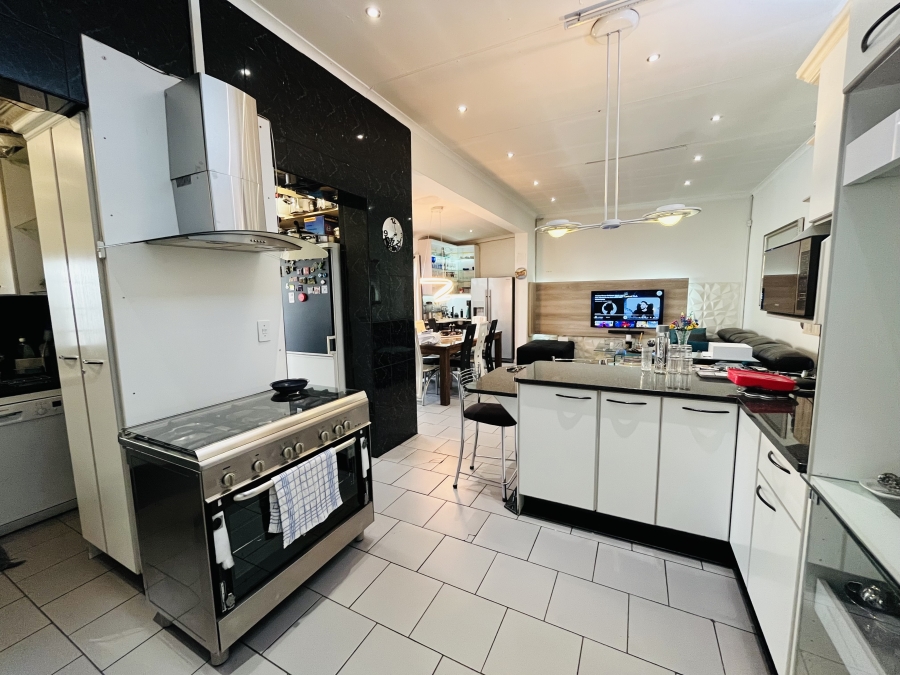 4 Bedroom Property for Sale in Kensington Gauteng