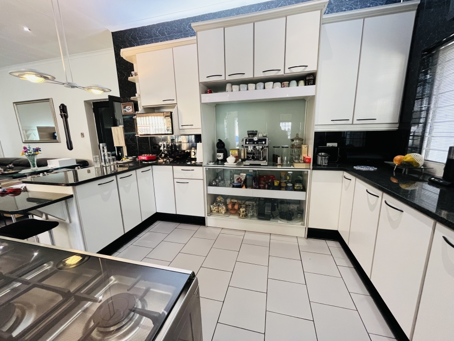 4 Bedroom Property for Sale in Kensington Gauteng