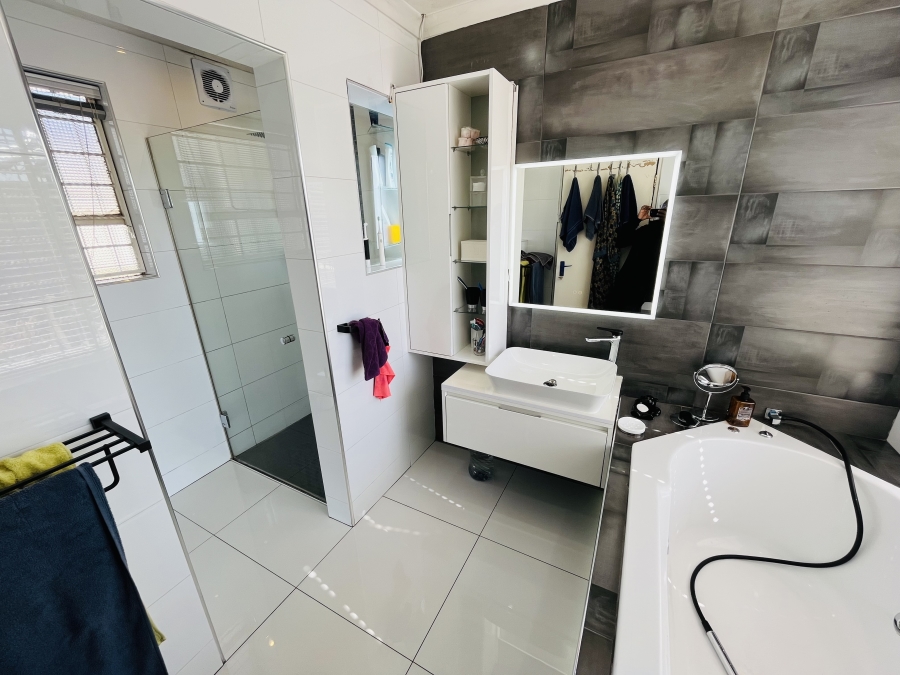 4 Bedroom Property for Sale in Kensington Gauteng