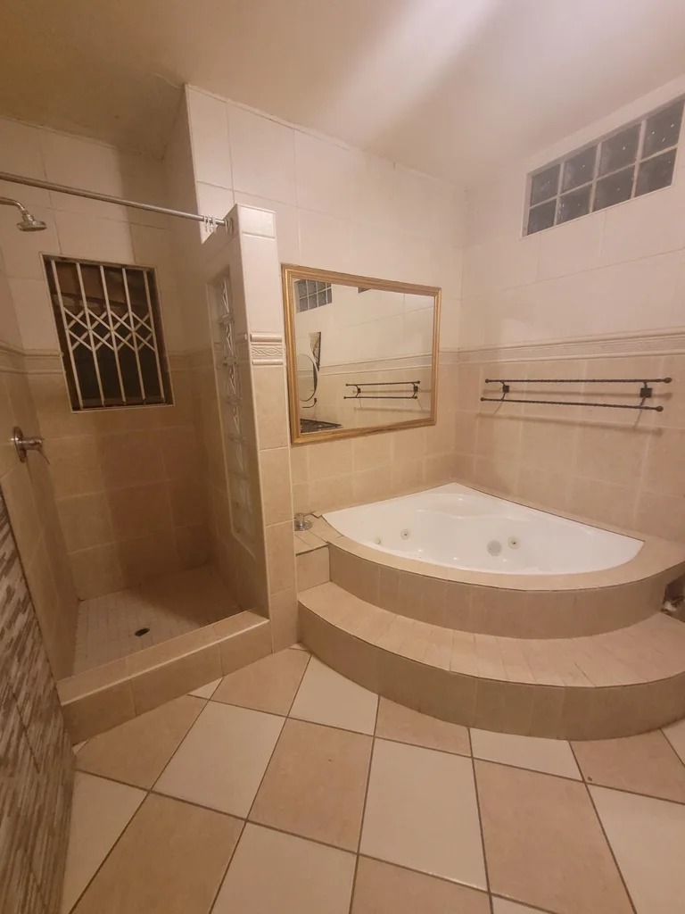2 Bedroom Property for Sale in Vorna Valley Gauteng